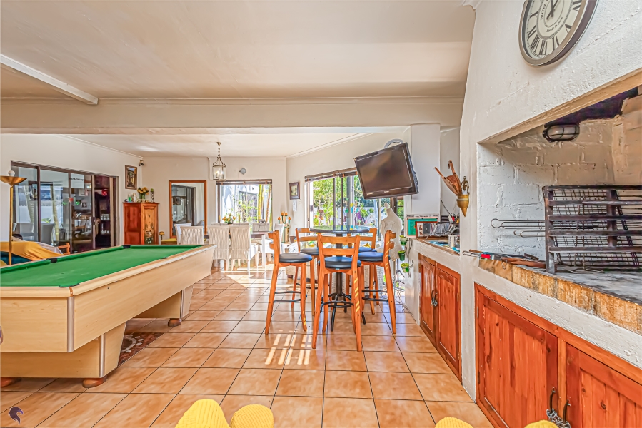 8 Bedroom Property for Sale in Country Club Western Cape